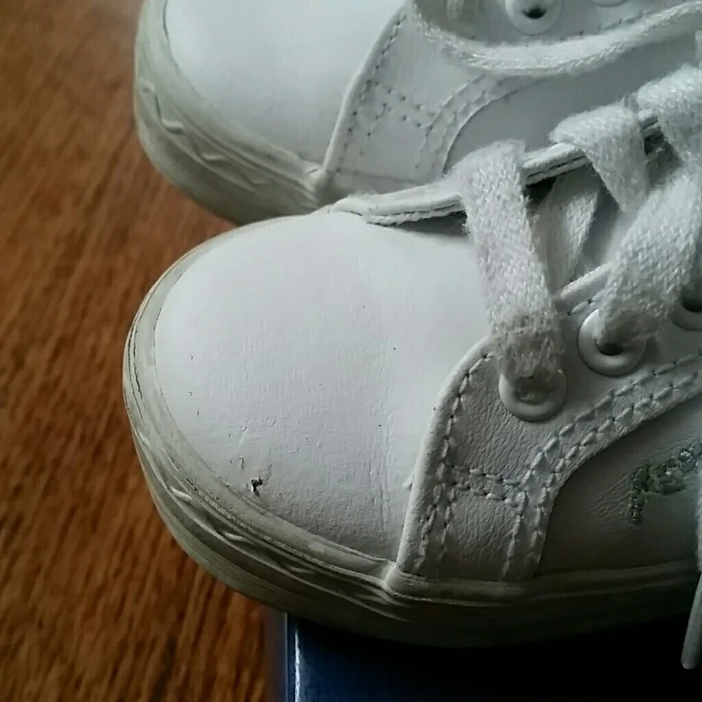 Cherokee Toddler Size 5.5 White Leather Lace-Up Sneakers